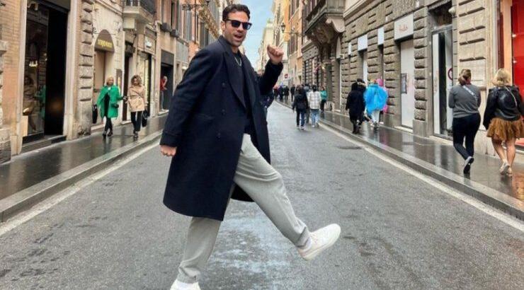 Ο Κωνσταντίνος Αργυρός ποζάρει στη Φλωρεντία και οι θαυμάστριές του "παραληρούν" [εικόνες]