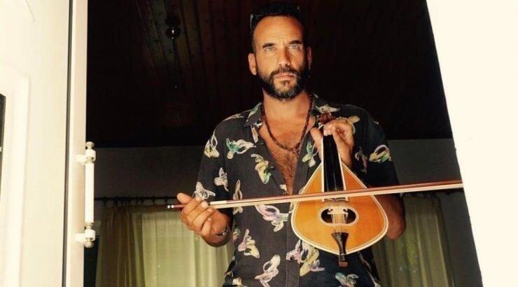 Πάνος Μουζουράκης: Ξεφάντωσε στο γλέντι λίγο πριν ντυθεί γαμπρός με την παρέα του [βίντεο]