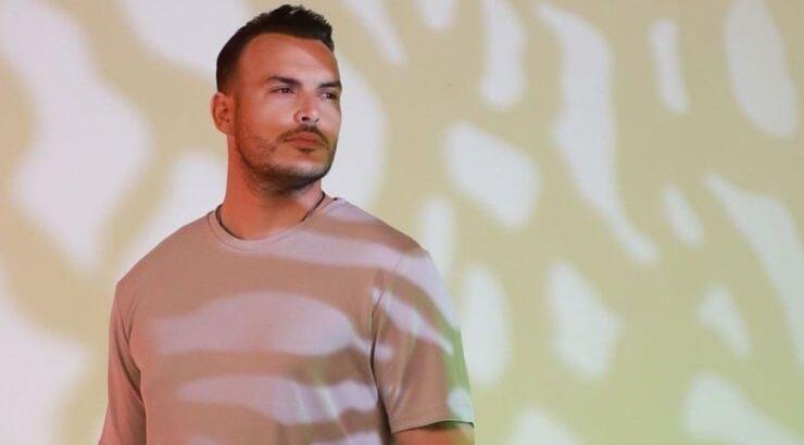 Σάκης Αρσενίου: "Θέλω η γυναίκα μου να ξέρει να κάνει δουλειές και να φροντίζει τον άντρα της με το παιδί της" [βίντεο]