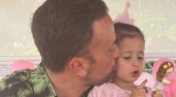 Γιώργος Λιανός: Το φιλί στην κόρη του λίγο πριν τα γυρίσματα του "Survivor All Star" [εικόνα]