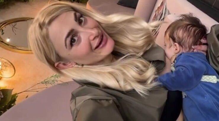 Ιωάννα Τούνη: Κάνει πεντικιούρ και παράλληλα θηλάζει τον γιο της [βίντεο]