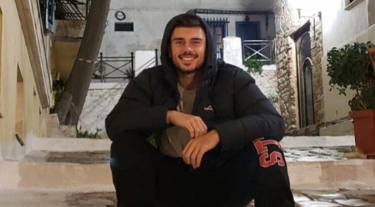 Andrew Lambrou: Φτιάχνει φλαούνες με την οικογένειά του ακούγοντας Έλενα Παπαρίζου [βίντεο]