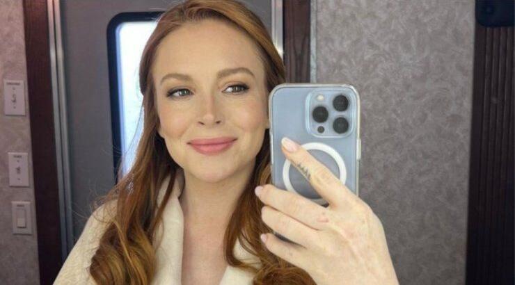 Lindsay Lohan: Μας έδειξε πρώτη φορά τη φουσκωμένη της κοιλίτσα [εικόνα]