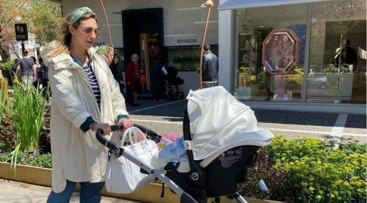 Κρίστυ Παπαδοπούλου: Θηλάζει το αγοράκι της στο instagram [εικόνα]