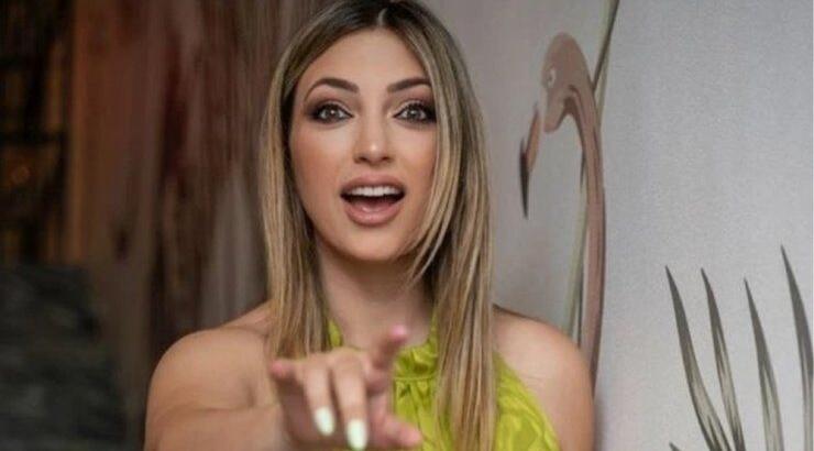 Κρίστυ Παπαδοπούλου: Βόλτα στο κέντρο της Αθήνας με τον γιο της, Χάρη [εικόνα]