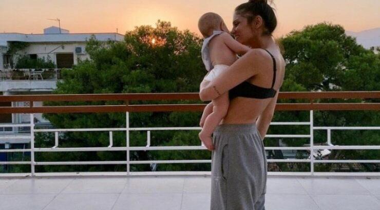 Μαίρη Συνατσάκη: Η πρωινή selfie αγκαλιά με την Ολίβια της [εικόνα]