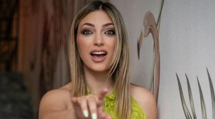 Κρίστυ Παπαδοπούλου: Η τρυφερή αγκαλιά με τον γιο της, Χάρη, σε καλοκαιρινή τους έξοδο [εικόνα]