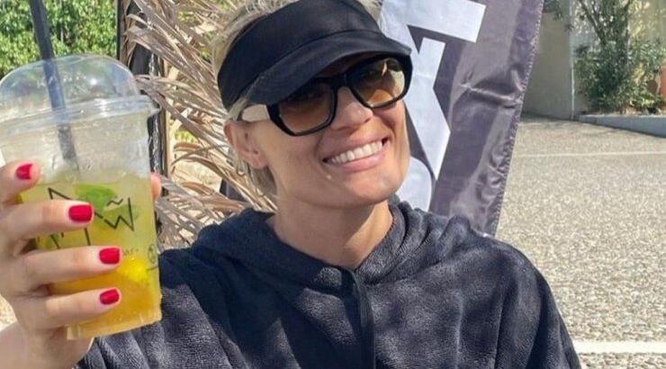 Ελεονώρα Μελέτη: Είχε γενέθλια και η κόρη της, της πρόσφερε την τούρτα [εικόνες]