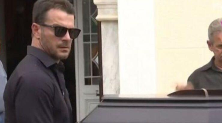 Ράκος ο Αγγελόπουλος στην κηδεία - "Η μητέρα μου δεν έχει πεθάνει, είναι ζωντανή" [βίντεο]