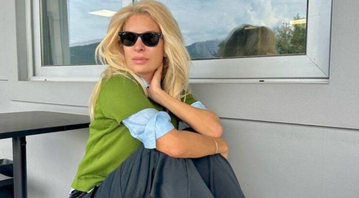 Ελένη Μενεγάκη: Στο κέντρο της Αθήνας με την 8χρονη κόρη της, Μαρίνα [εικόνα]