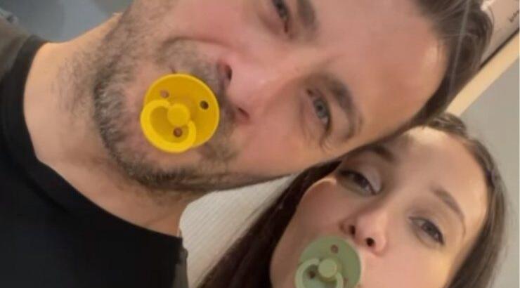 Αγγελόπουλος - Βαμβακούση: Έγινε γνωστό το φύλο του μωρού τους [βίντεο]