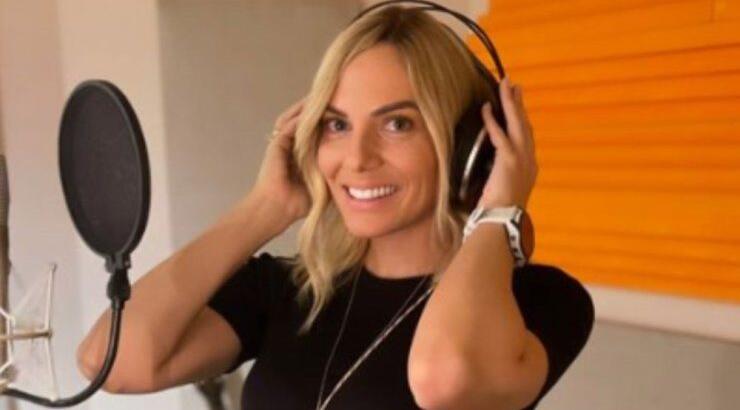 Ιωάννα Μαλέσκου: Μπήκε στο στούντιο ηχογράφησης παδικού τραγουδιού [βίντεο]