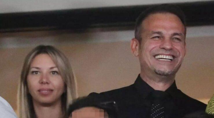 Ντέμης Νικολαΐδης: Η σύντροφός του τον θαυμάζει βλέποντάς τον στην τηλεόραση [εικόνα]