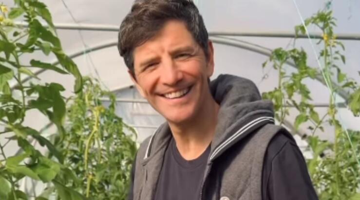 Σάκης Ρουβάς: Το story με τη σοδειά που μάζεψε: "Βγάζω πάγκο, ψάχνω χέρια" [βίντεο]