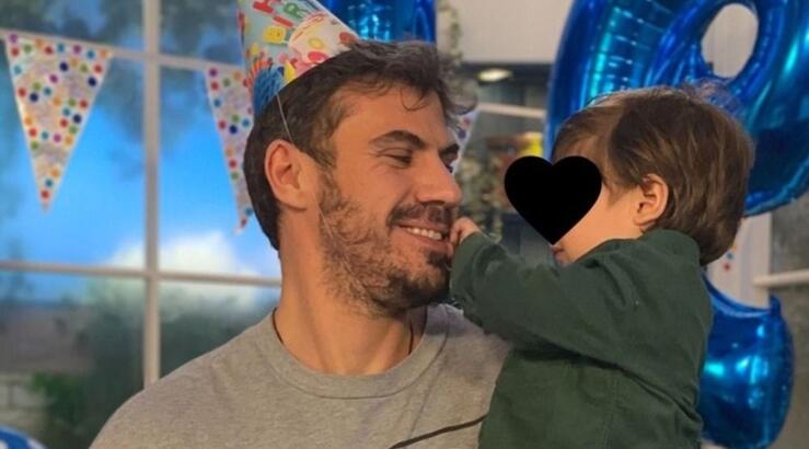 Άκης Πετρετζίκης: Ο γιος του, Αχιλλέας ανοίγει φύλλο για πίτα μαζί με τη γιαγιά του [βίντεο]