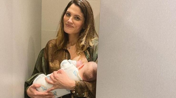 Μαίρη Συνατσάκη: Η βόλτα σε εμπορικό κέντρο με την κόρη της [εικόνες]