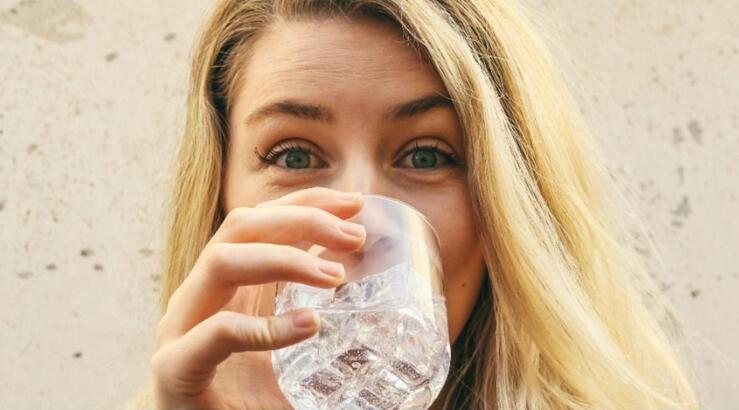 4 λόγοι που διψάς συνέχεια και πως να το αντιμετωπίσεις