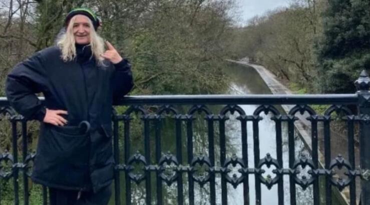 Ο Νίκος Καρβέλας σε ρόλο συγγραφέα - Το περιεχόμενο του βιβλίου [εικόνα]