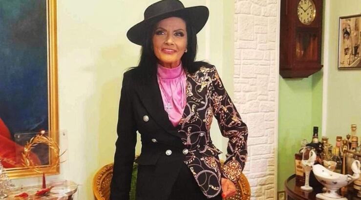 Εξιτήριο για τη Ζωζώ Σαπουντζάκη - Έφυγε από το νοσοκομείο τραγουδώντας