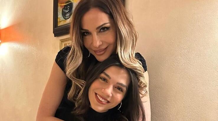 Δέσποινα Βανδή: Σε μάθημα pilates μαζί με την κόρη της, Μελίνα [βίντεο]