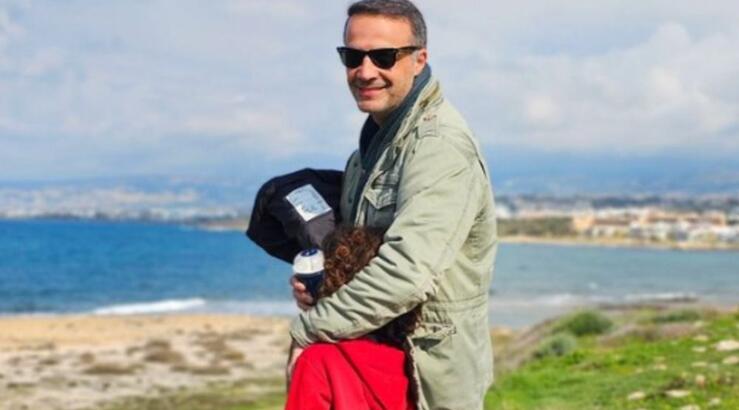 Μιχάλης Σοφοκλέους: Με ποια επώνυμη Κύπρια συναντήθηκε έξω από το σχολείο των παιδιών τους; [εικόνα]