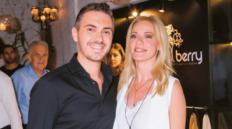 Μιχάλης Χατζηγιάννης - Ζέτα Μακρυπούλια: Η βραδινή τους συνάντηση με φιλιά και αγκαλιές [εικόνες]