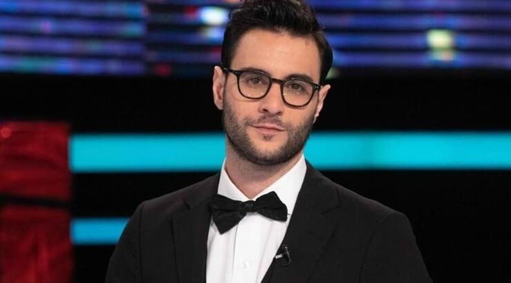 Ιαν Στρατής: Το τραγούδι που βάζει στην κόρη του και εκείνη τρέχει κατευθείαν στο πιανάκι της"