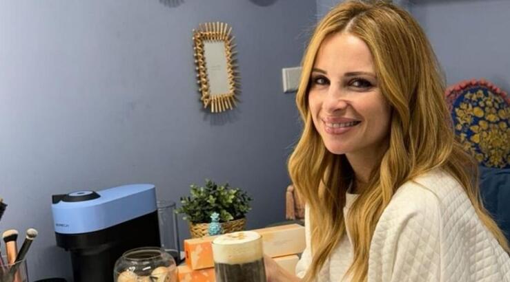 Χριστιάνα Αριστοτέλους: Το αποκριάτικο αξεσουάρ που πήρε από την κόρη της και το φόρεσε στην εκπομπή [εικόνες & βίντεο]