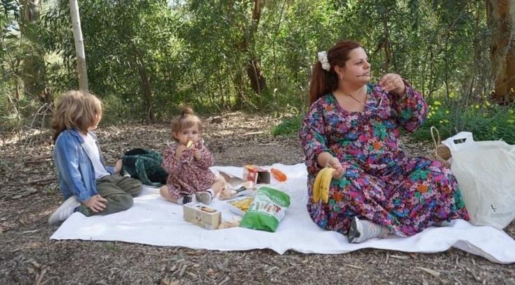 Μαριλένη Σταύρου: Φωτογράφησε τα παιδιά της μαζί με τον προπάππου τους [εικόνα]