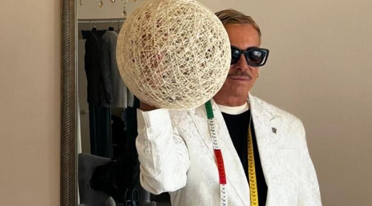 Λάκης Γαβαλάς: "Η θηλυπρέπεια που βγάζω δεν είναι ρόλος, είμαι γκέι"