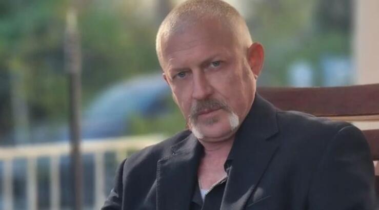 Σοφοκλής Κασκαούνιας: Ο Κύπριος ηθοποιός που τον απαθανάτησε με over the knee μπότες [εικόνα]