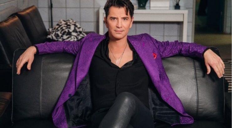 Σάκης Ρουβάς: Αντιδράσεις για συναυλία του διάρκειας 17 λεπτών η οποία θα κοστίσει 215.000 ευρώ 