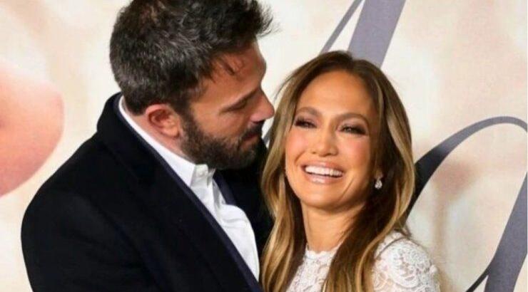 Jennifer Lopez: Φόρεσε νυφικό και περπάτησε με τον Ben Affleck στο κόκκινο χαλί [εικόνες]