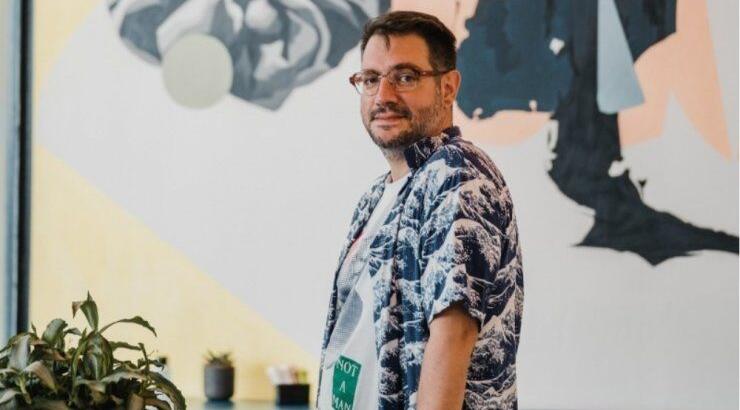 Ο Παύλος Χάππιλος εξομολογείται: "Το τι ορίζουμε γυναικείο ή αντρικό πρέπει επιτέλους να το ξεπεράσουμε"