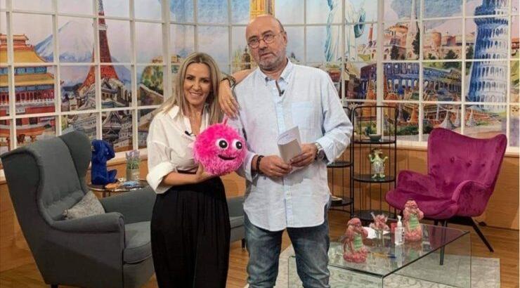 Πήρε το μικρόφωνο και τραγούδησε ο Ανδρέας Δημητρόπουλος στην εορταστική εκπομπή του "Ήρθε και Έδεσε" [βίντεο]