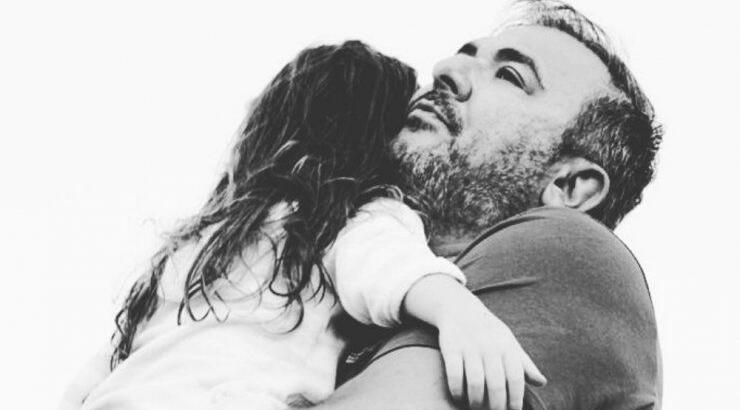 Αντώνης Ρέμος: Τα τρυφερά στιγμιότυπα με την κόρη του σε βόλτα τους [εικόνες]