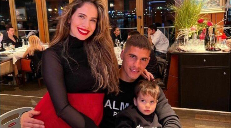 Μαρία Κορτζιά: Το cute στιγμιότυπο μέσα στο αεροπλάνο με τον Πιέρο Σωτηρίου και τον Σοφοκλή [εικόνα]