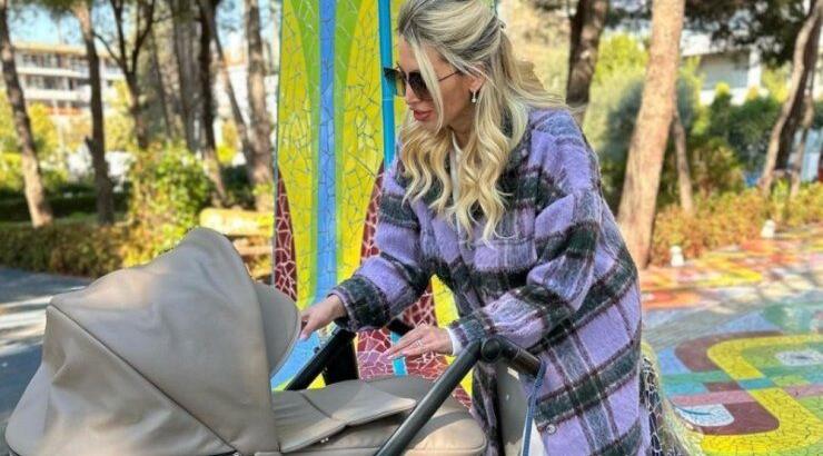 Κωνσταντίνα Σπυροπούλου: Το ατύχημα που είχε, η επίσκεψη στο νοσοκομείο και η ανησυχία για τον νεογέννητο γιο της [εικόνα]