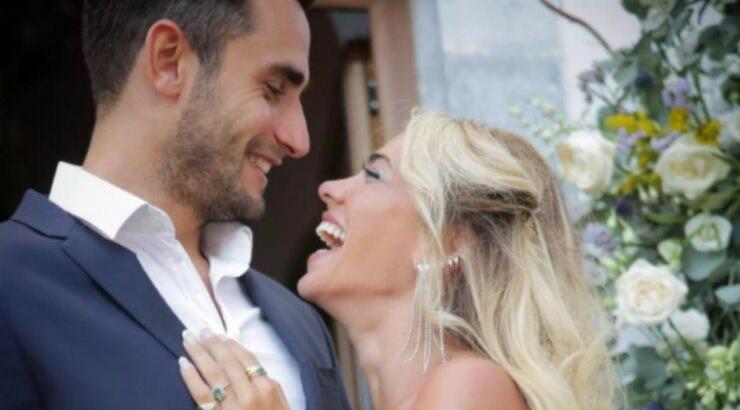 Κόνυ Μεταξά: Μάθαμε λεπτομέρειες για τον γάμο της [εικόνες]