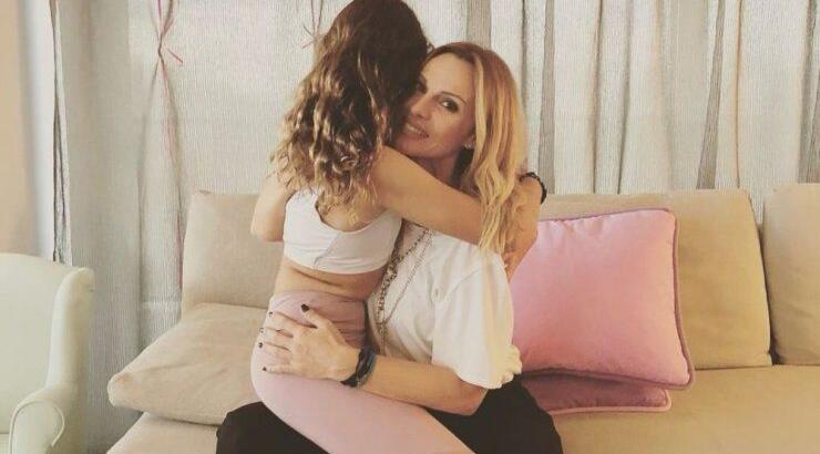 Η κόρη της Πέγκυς Ζήνα μεγάλωσε πολύ και ασχολείται με το kickboxing [βίντεο]