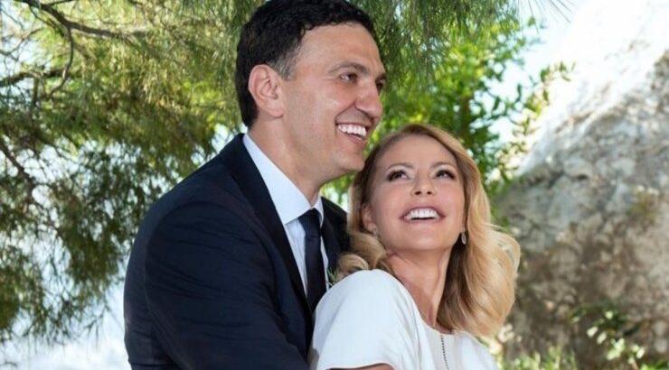 Βασίλης Κικίλιας: Φωτογραφίζει την Τζένη Μπαλατσινού αγκαλιά με τον γιο τους [εικόνα]