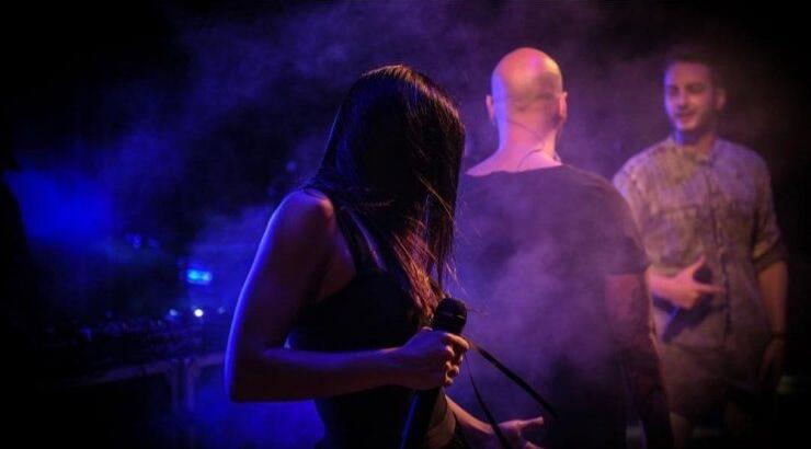 Ελληνίδα τραγουδίστρια ανησυχεί για τους γονείς και τον αδερφό της που βρίσκονται στην Ουκρανία [εικόνα]