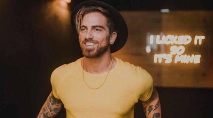 Δώρος Παναγίδης: Ποζάρει αγκαλιά με τη μελαχρινή σύντροφό του [εικόνες]