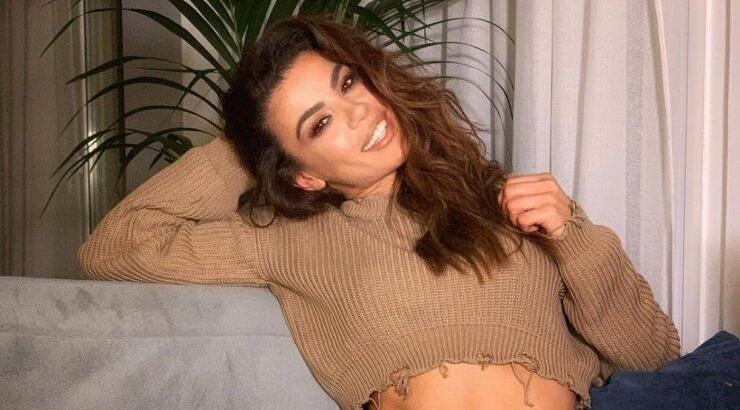 H Ειρήνη Παπαδοπούλου "κόβει" την ανάσα ποζάροντας γυμνή στο κρεβάτι της [εικόνα]