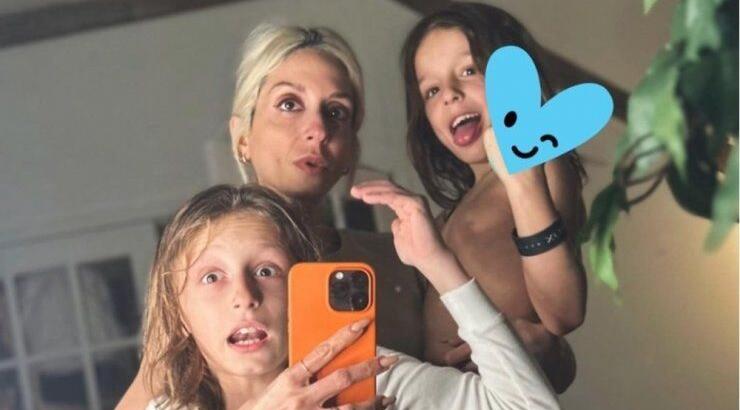 Σοφία Καρβέλα: Ο λόγος που δέχεται βρισιές στο instagram για τα παιδιά της [βίντεο]