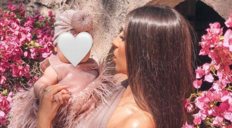 Θέλξια Βαλέρια Φραγκούδη: Η μικρή Ζακελίνα έκανε το πρώτο της μπάνιο στη θάλασσα [εικόνες]