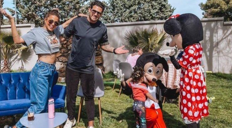 Ετεοκλής Παύλου: Τα παιχνίδια με την κόρη του μέχρι τα ξημερώματα και οι φωνές της Ελένης Χατζίδου [βίντεο]