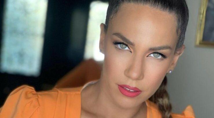 Κατερίνα Στικούδη: Η σπάνια δημόσια έξοδος αγκαλιά με την μητέρα της [εικόνες]