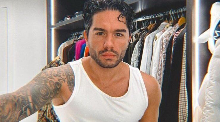 Χρήστος Μάστορας: Κάνει push ups μπροστά στη βαφτισήρα του [βίντεο]