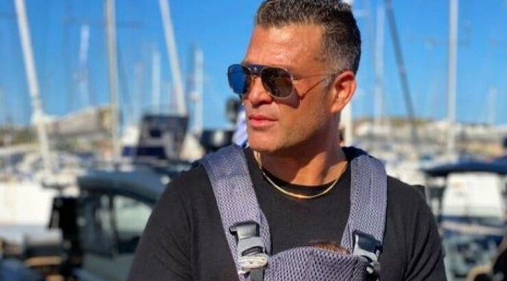 Κώστας Σόμμερ: Μας έδειξε για πρώτη φορά το πρόσωπο του νεογέννητου γιου του [εικόνα]